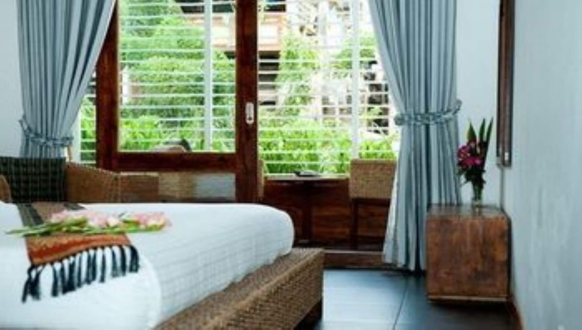 Monsoon Riverside Hotel Пном Пен Екстериор снимка