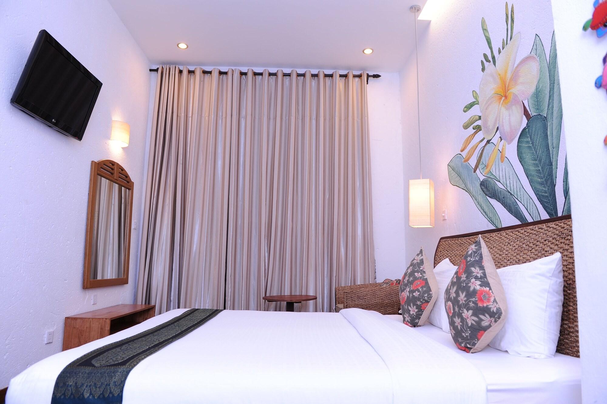 Monsoon Riverside Hotel Пном Пен Екстериор снимка