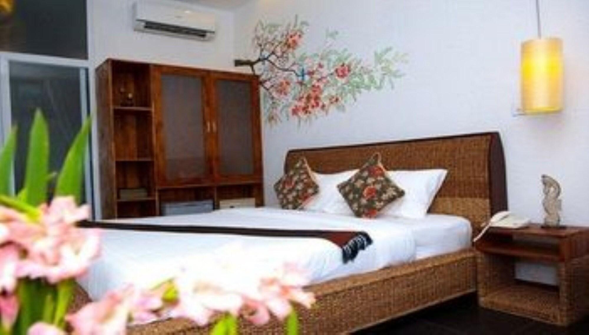 Monsoon Riverside Hotel Пном Пен Екстериор снимка