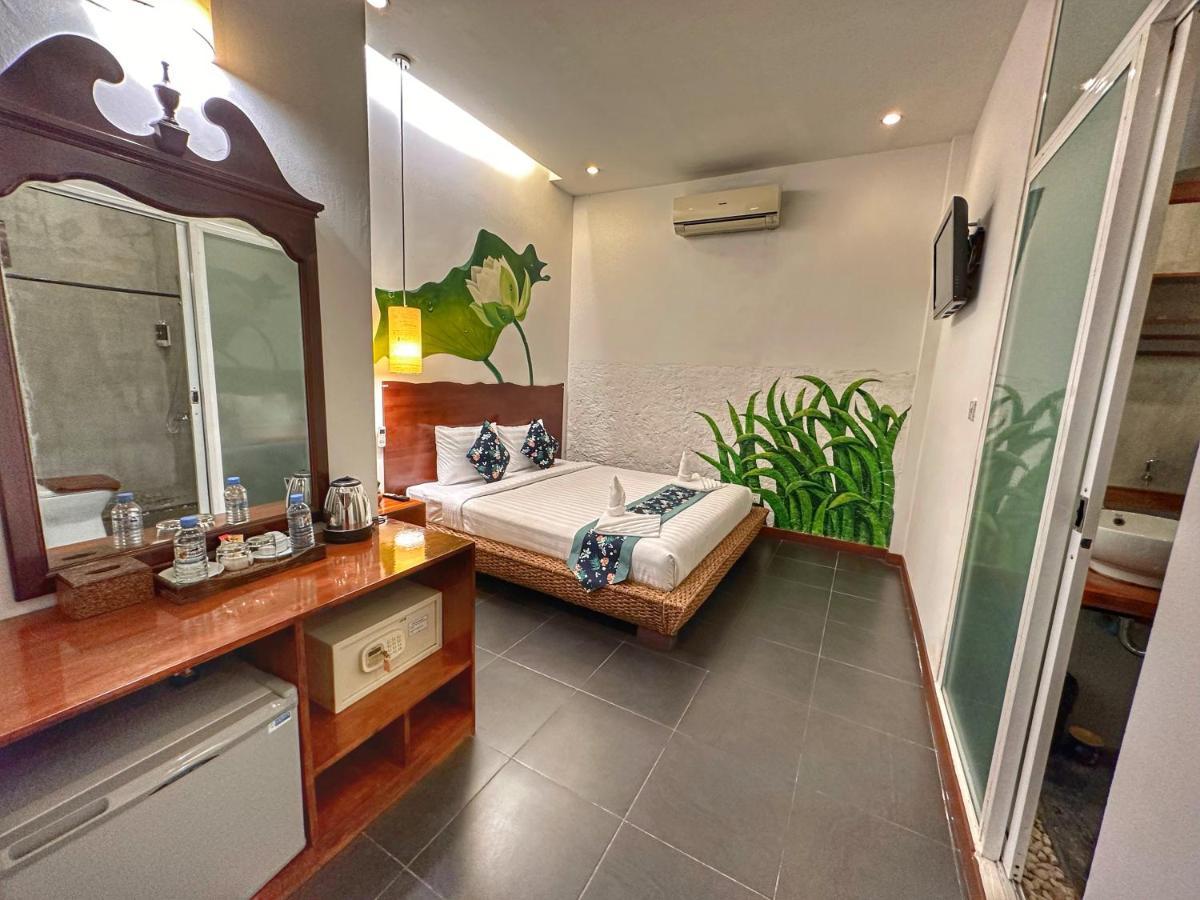 Monsoon Riverside Hotel Пном Пен Екстериор снимка