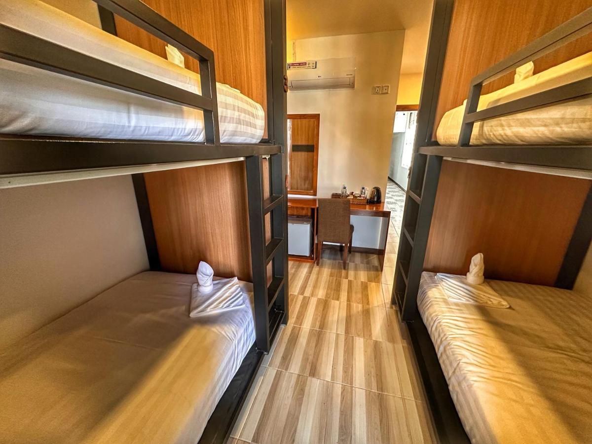 Monsoon Riverside Hotel Пном Пен Екстериор снимка