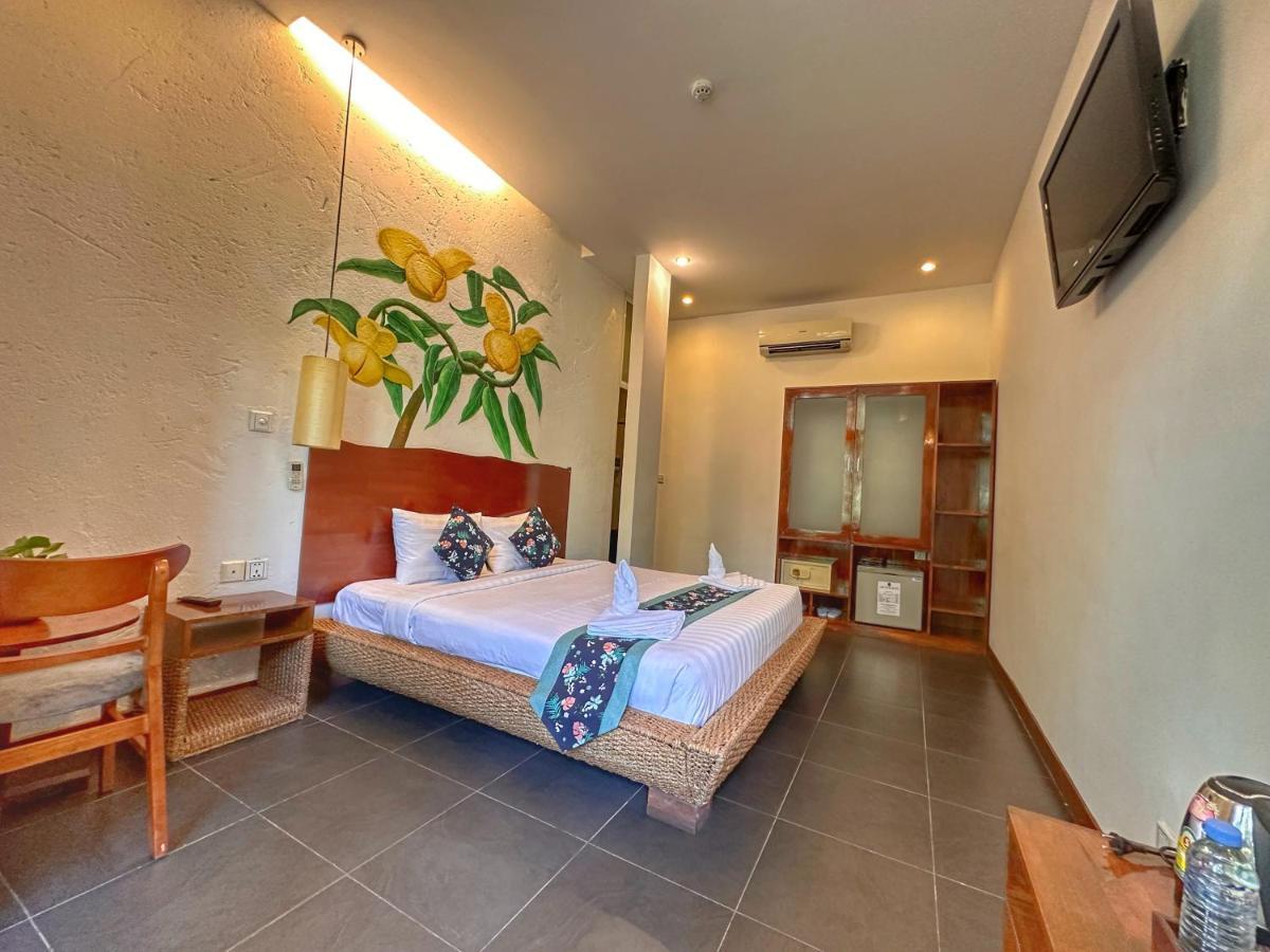 Monsoon Riverside Hotel Пном Пен Екстериор снимка