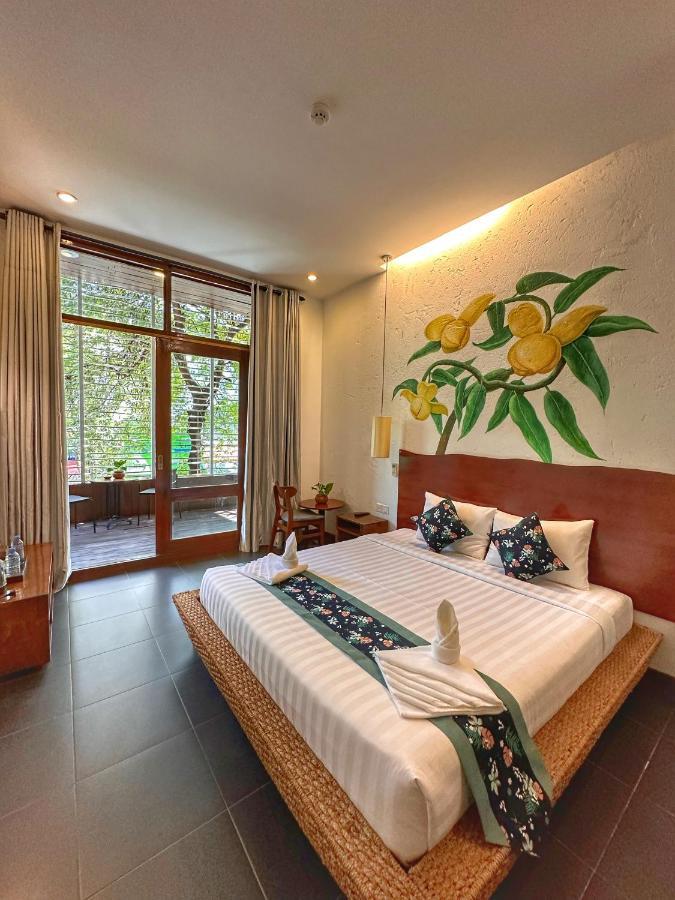 Monsoon Riverside Hotel Пном Пен Екстериор снимка