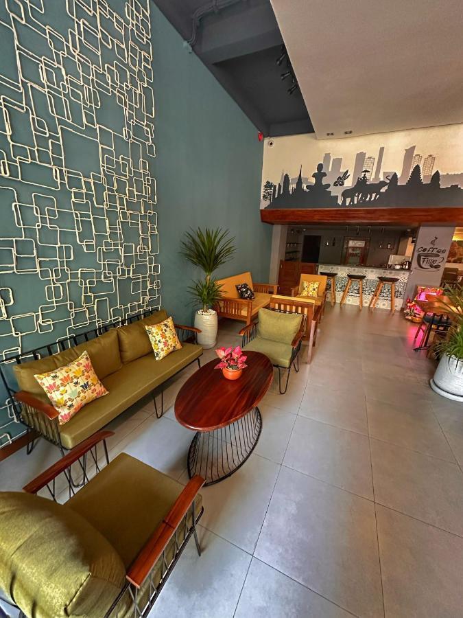 Monsoon Riverside Hotel Пном Пен Екстериор снимка