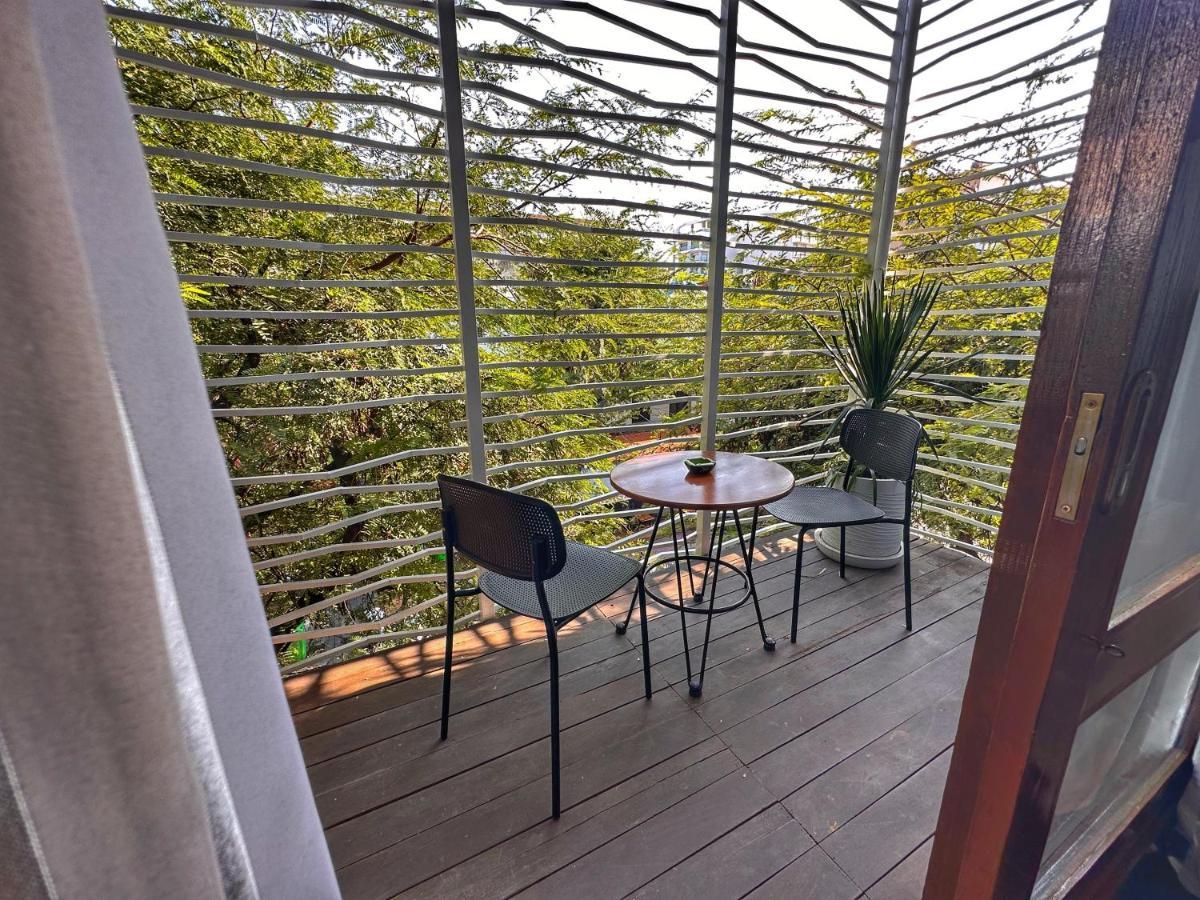 Monsoon Riverside Hotel Пном Пен Екстериор снимка