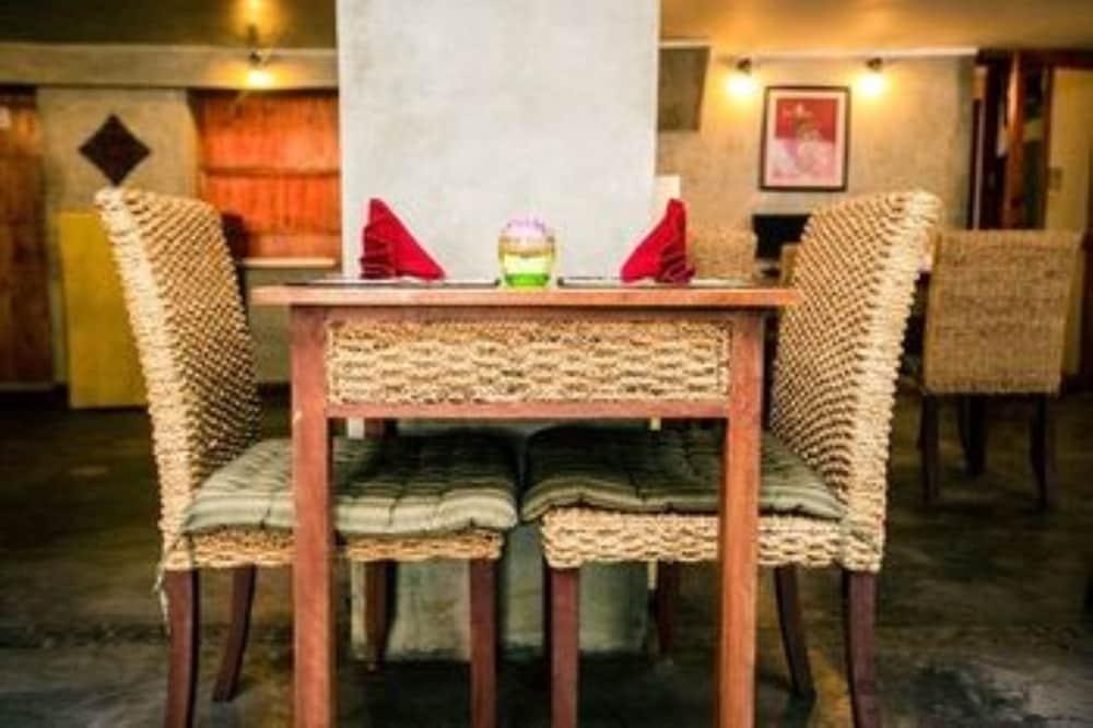 Monsoon Riverside Hotel Пном Пен Екстериор снимка